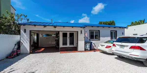 1369 Biarritz Dr