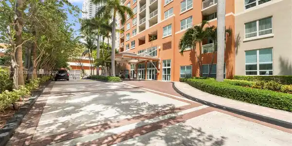 2000 N Bayshore Dr