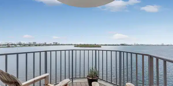 11930 N Bayshore Dr