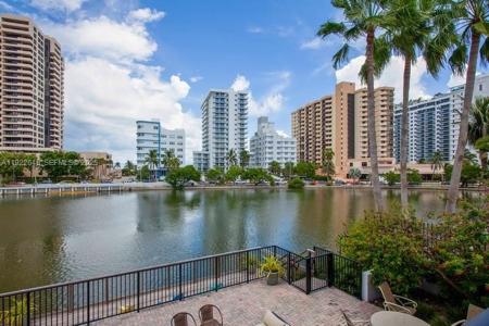 2455 Flamingo Dr