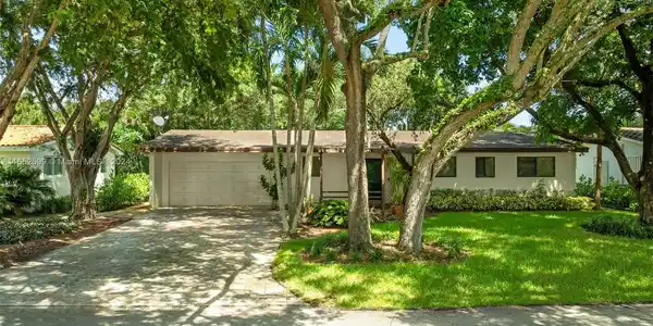 7915 SW 53rd Ct