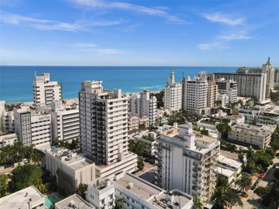 1800 Collins Ave
