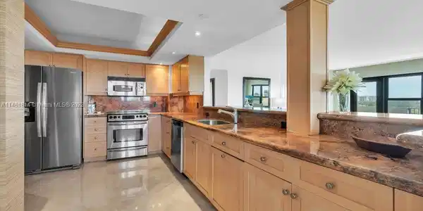 3200 Port Royale Dr N