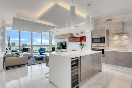 2020 N Bayshore Dr