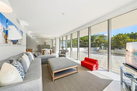 5875 Collins Ave