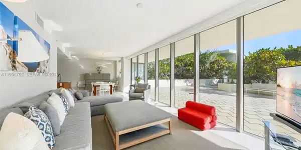 5875 Collins Ave