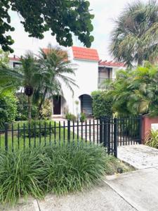 265 Grapetree Dr