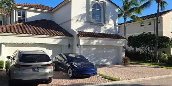 933 N Harbor Vw N