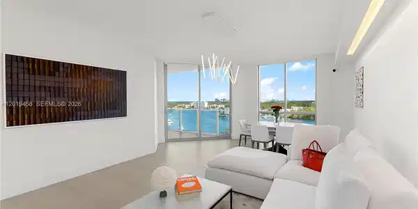 17111 Biscayne Blvd