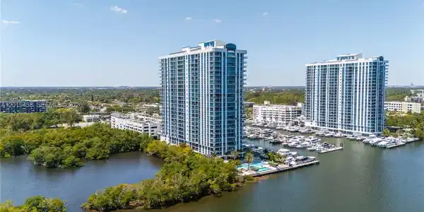 Image 3: Marina Palm Reserve