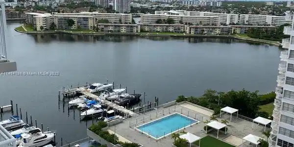 18061 Biscayne Blvd
