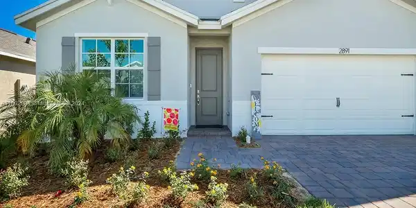 2891 NE Breezeway Cir