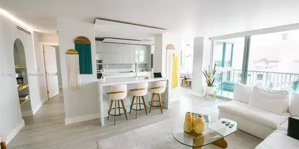 2655 Collins Ave