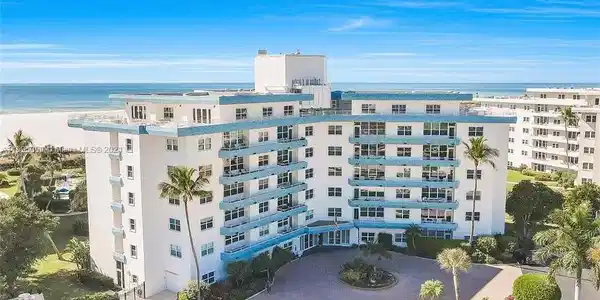 220 Seaview Ct