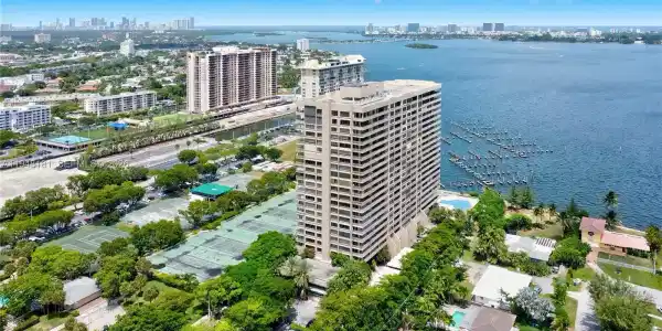 11113 Biscayne Blvd