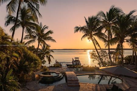 53 Shoreland Dr