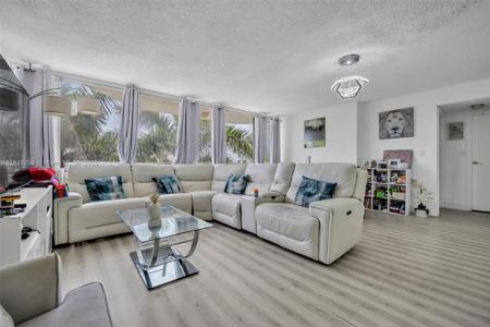 7601 E Treasure Dr
