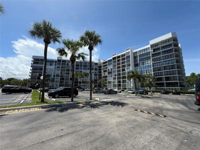 800 Parkview Dr