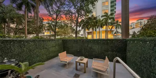 6000 Collins Ave