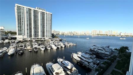 17111 Biscayne Blvd