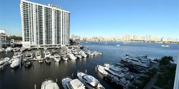 17111 Biscayne Blvd