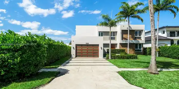 2381 Bayview Ln