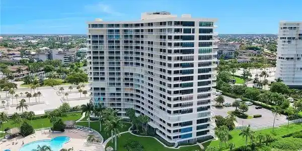 380 Seaview Court