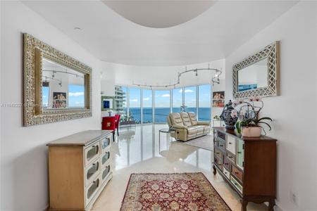300 S Pointe Dr