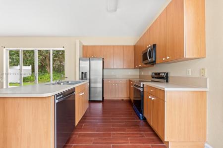 1200 NE 37th Ave