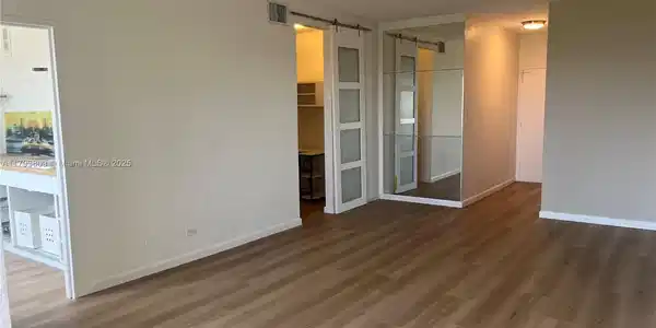 3 Island Ave