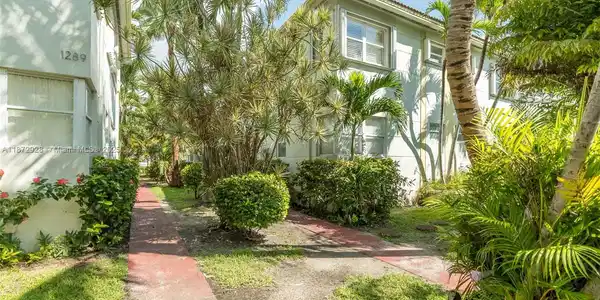 1275 Marseille Dr