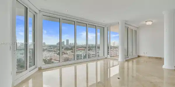 100 Lincoln Rd