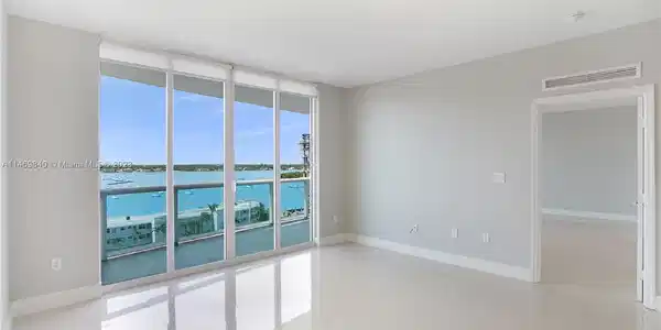 7900 Harbor Island Dr