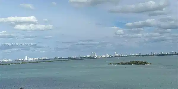 2000 N Bayshore Dr