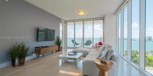 2020 N Bayshore Dr