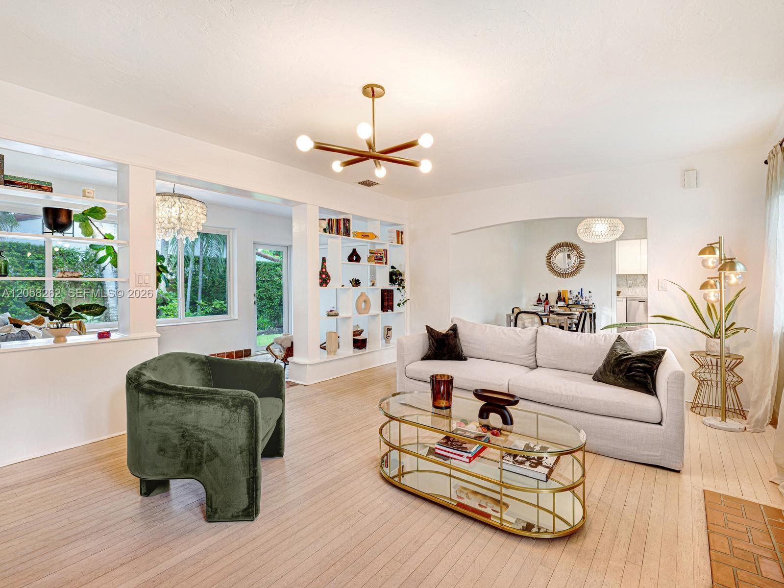 Image 2: Bright Open Living