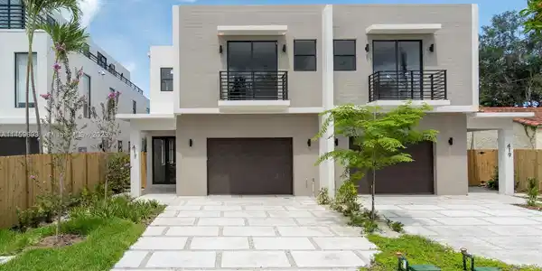 419 NE 16 Av