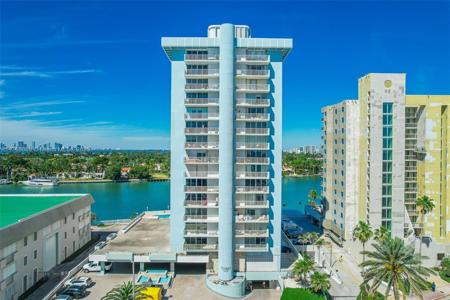 5838 Collins Ave
