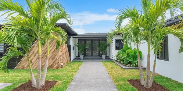 420 N Shore Dr