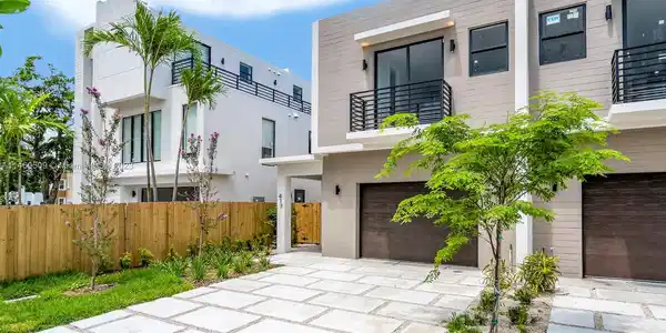 417 NE 16th Ave