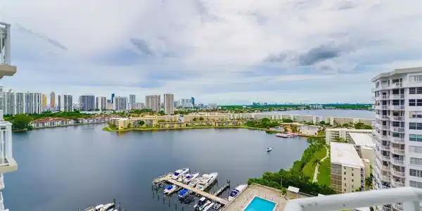 18071 Biscayne Blvd