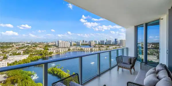 17301 Biscayne Blvd