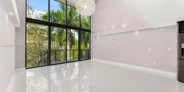 6000 Collins Ave