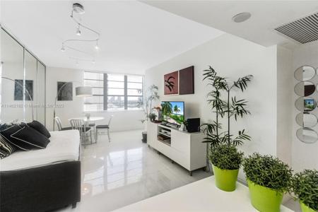 100 Lincoln Rd