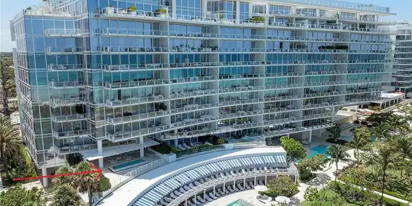 9001 Collins Ave