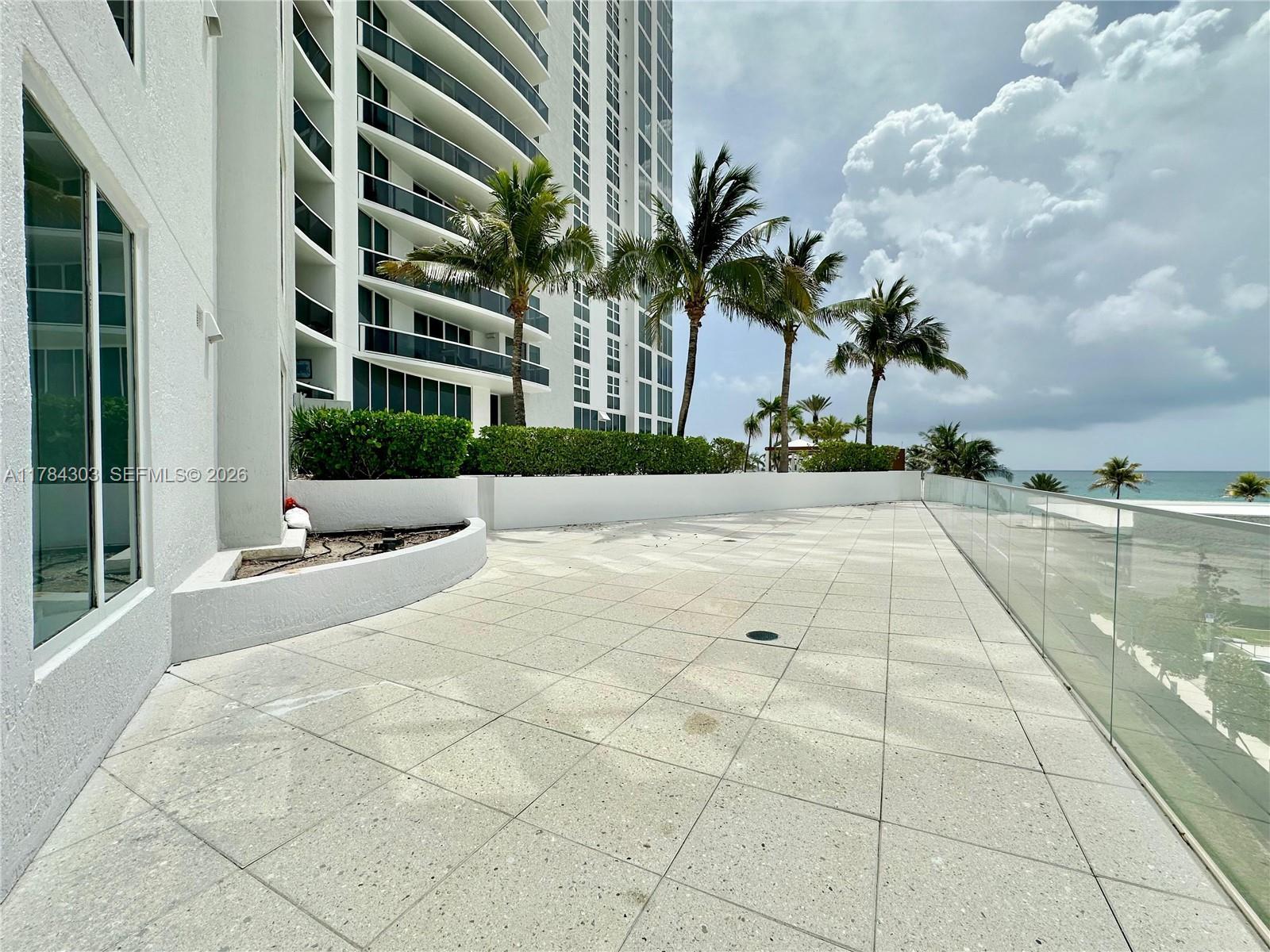 Image 2: 2000+feet private patio