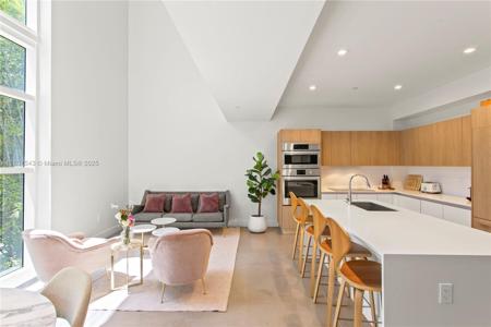 455 NE 39th St