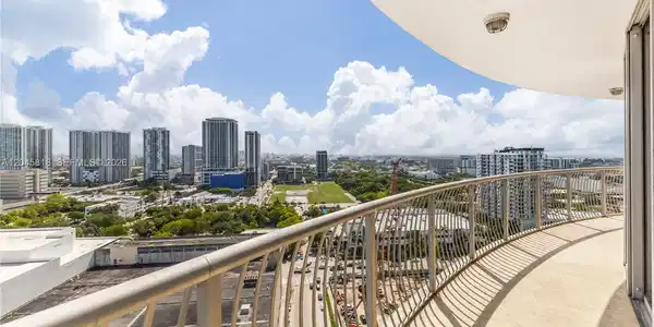 1750 N Bayshore Dr
