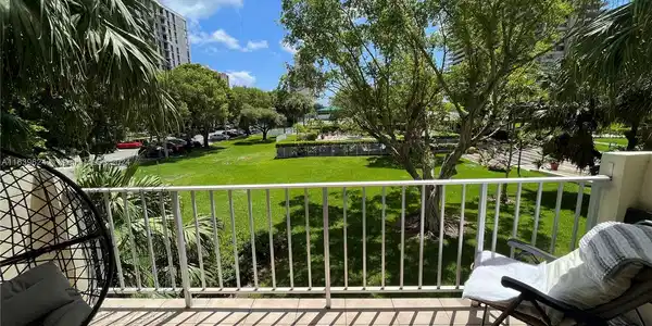 11111 Biscayne Blvd