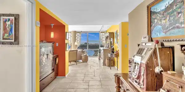 900 Bay Dr